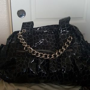 Handbag duplicated so you can see both sides